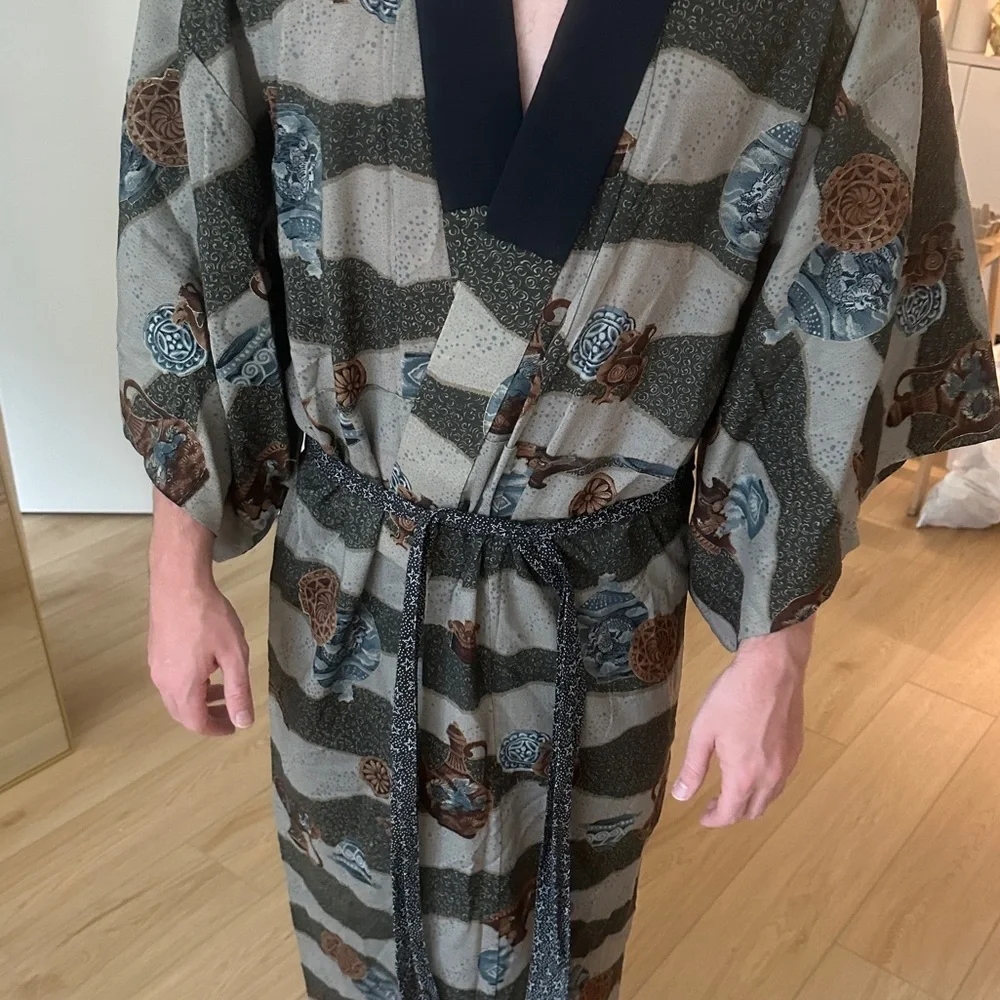 Patterned Kimono Robe - Picture 3 of 4